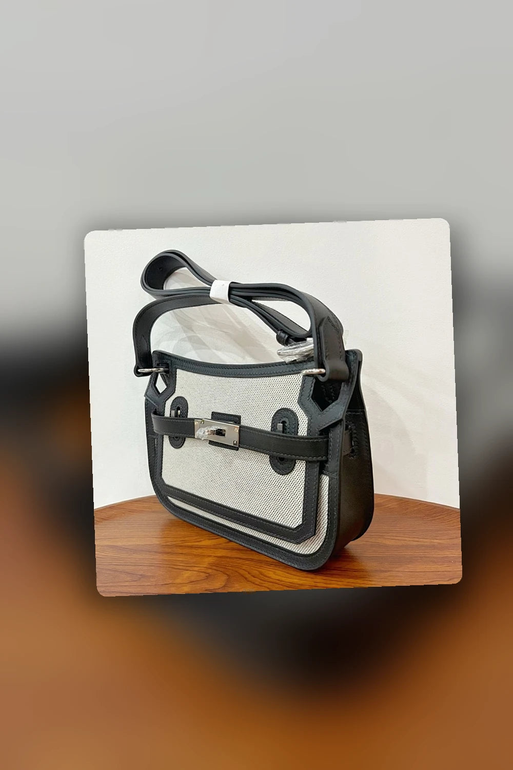 NB - HMS Bag - 1694