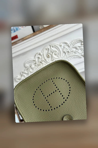 NB - HMS Bag - 1004