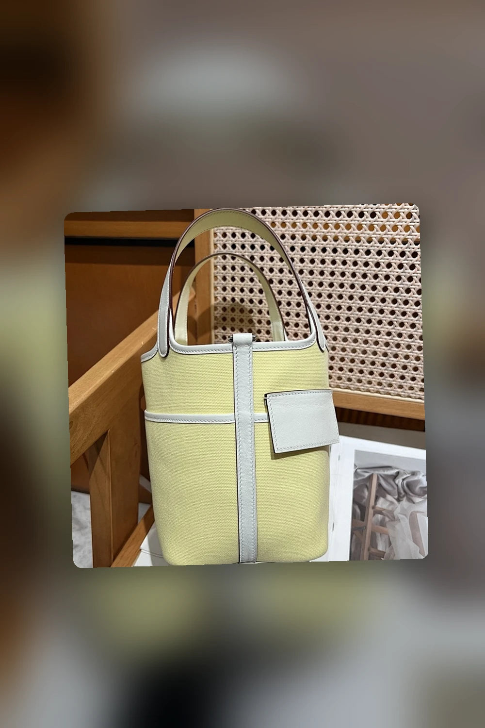 NB - HMS Bag - 1684
