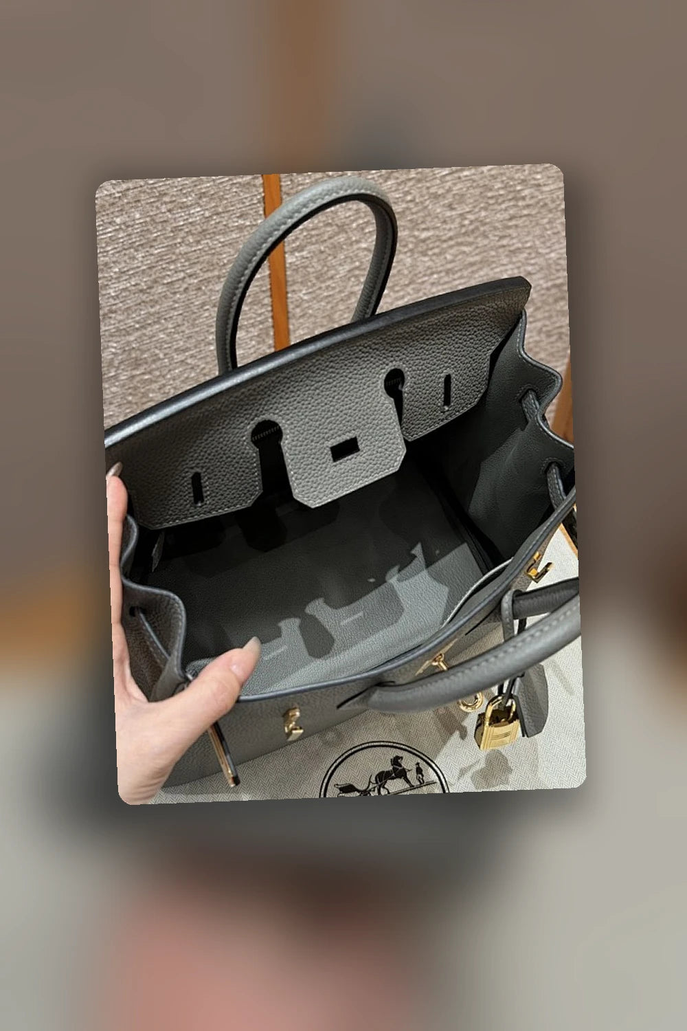 NB - HMS Bag - 1564