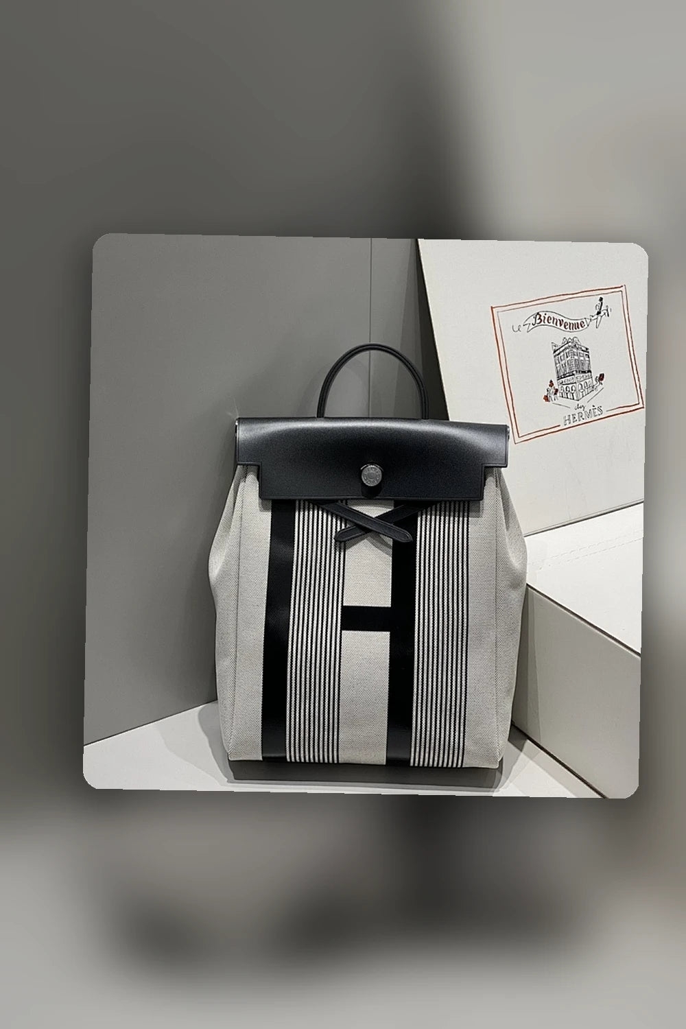 NB - HMS Bag - 1237
