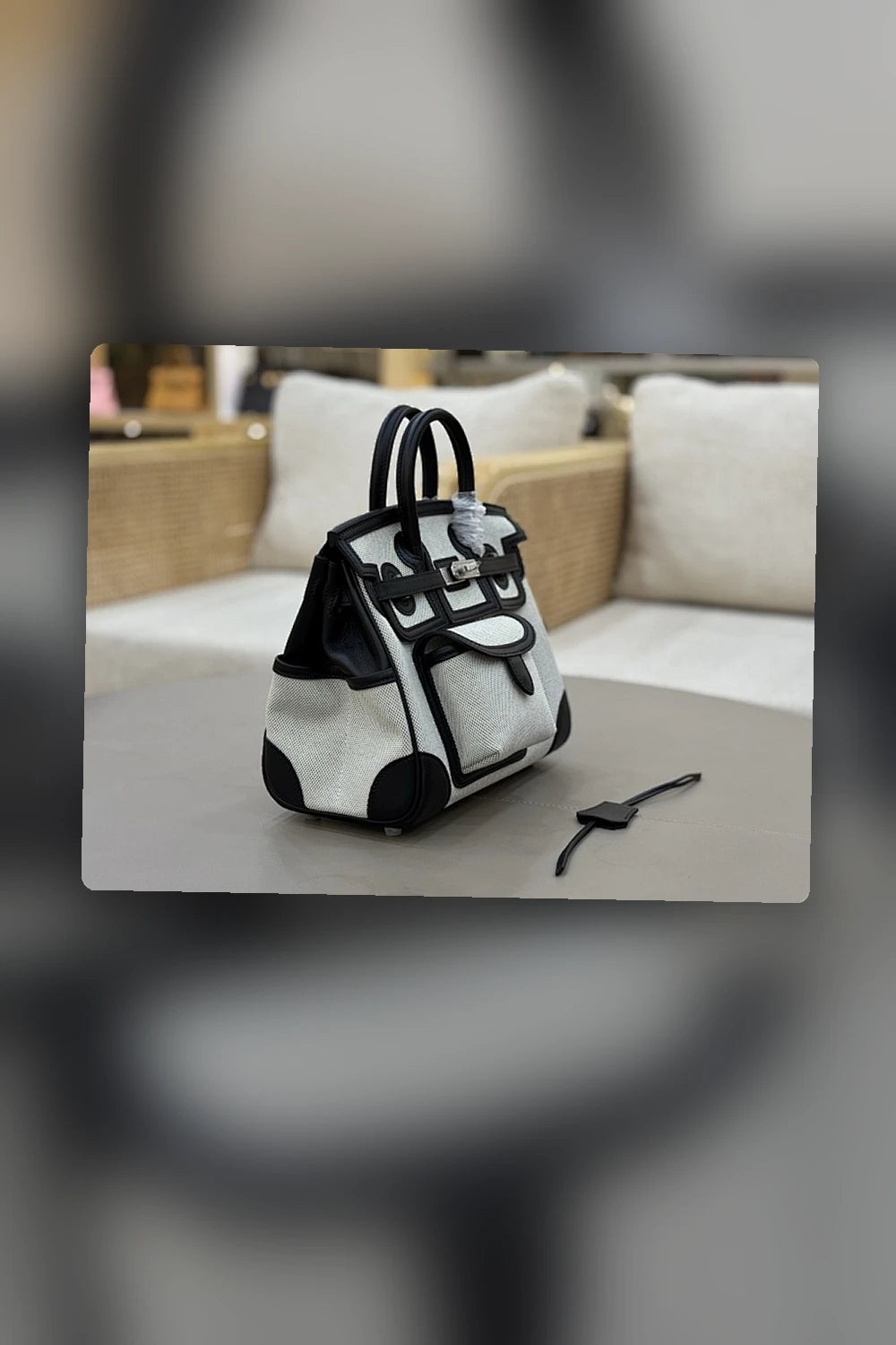 NB - HMS Bag - 1379