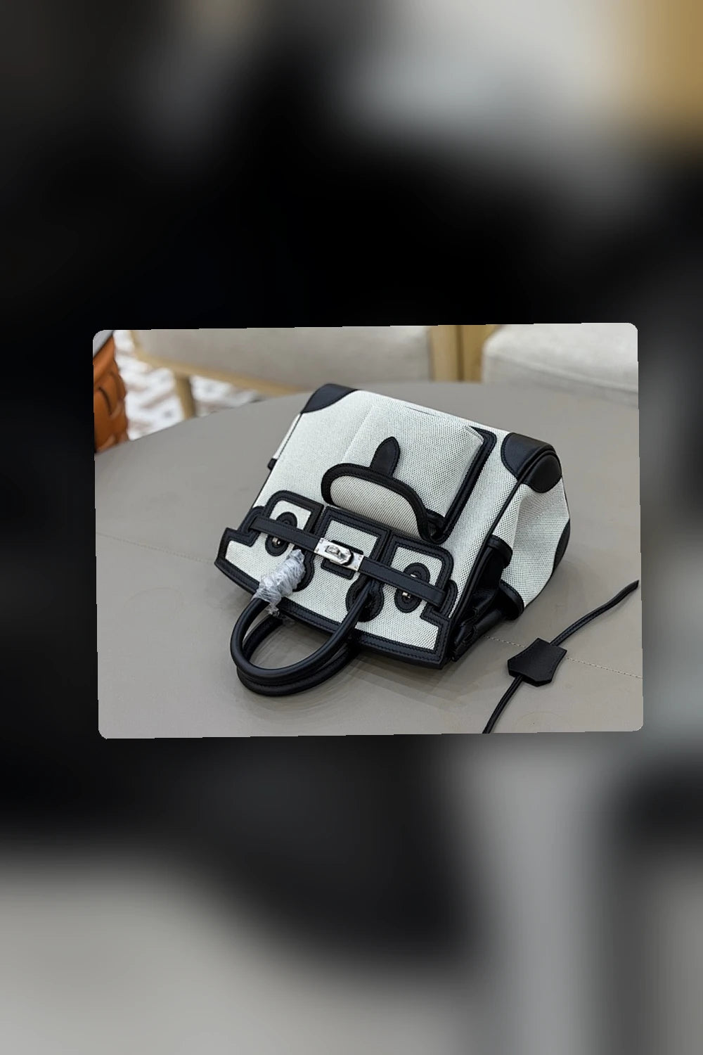 NB - HMS Bag - 1379