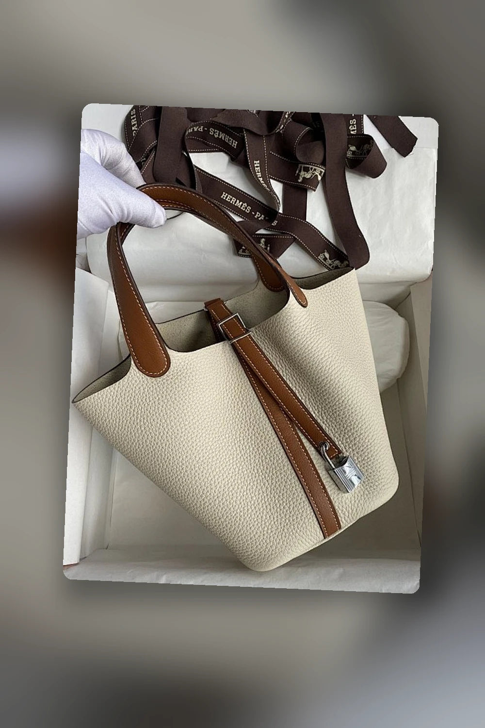 NB - HMS Bag - 1597