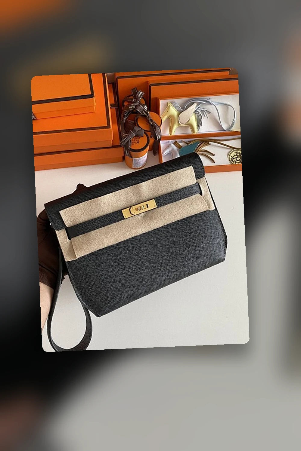 NB - HMS Bag - 1077